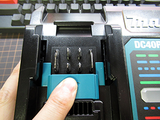 Makita 40V XGT Battery Pinout 002